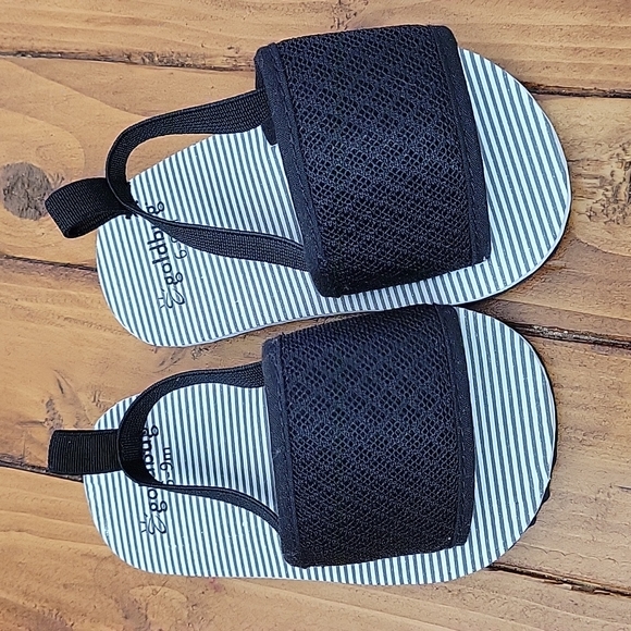 Baby sandals bundle NWOT never worn - Picture 5 of 6